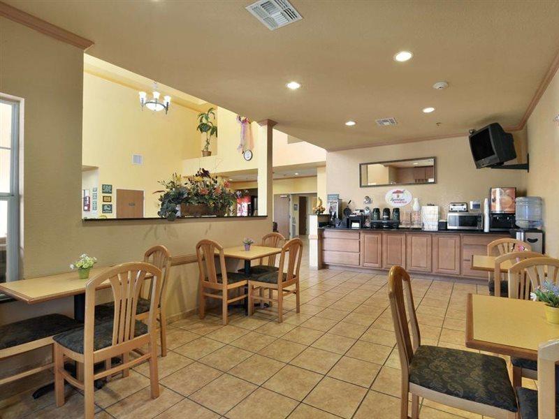 Super 8 By Wyndham San Antonio/Alamodome Area Ξενοδοχείο Εξωτερικό φωτογραφία