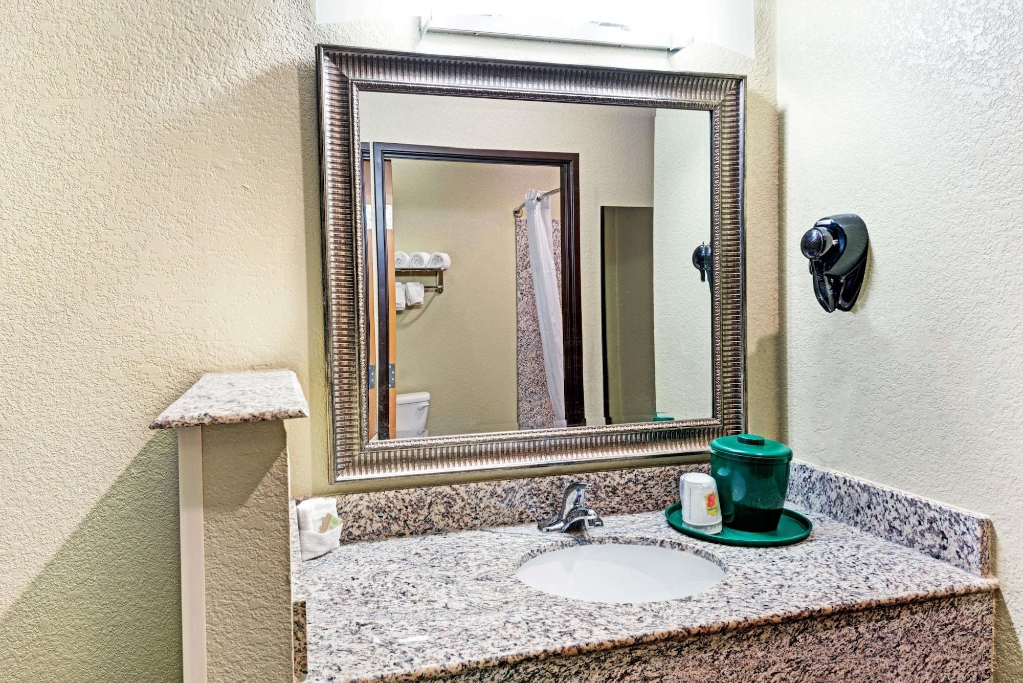 Super 8 By Wyndham San Antonio/Alamodome Area Ξενοδοχείο Εξωτερικό φωτογραφία
