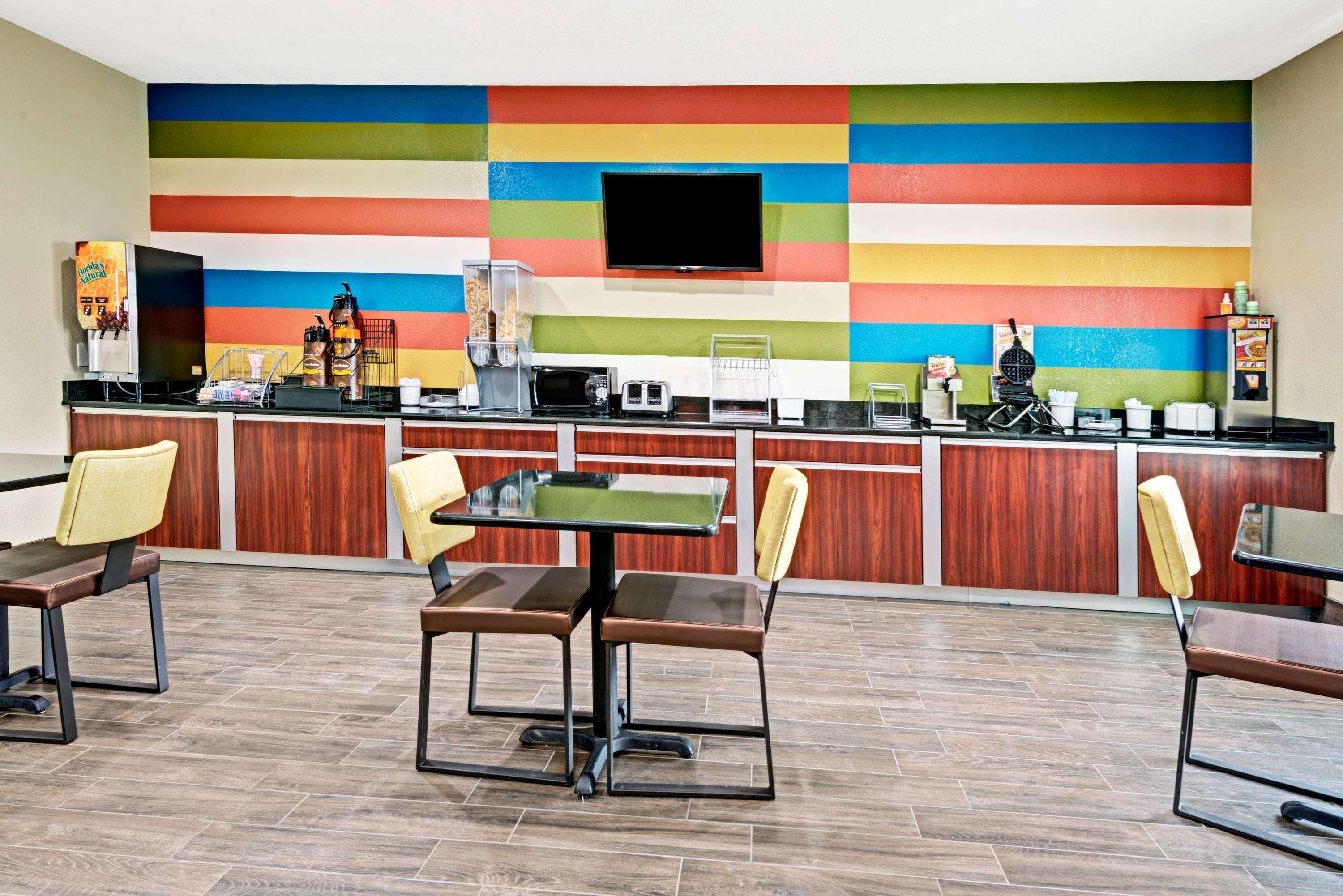 Super 8 By Wyndham San Antonio/Alamodome Area Ξενοδοχείο Εξωτερικό φωτογραφία