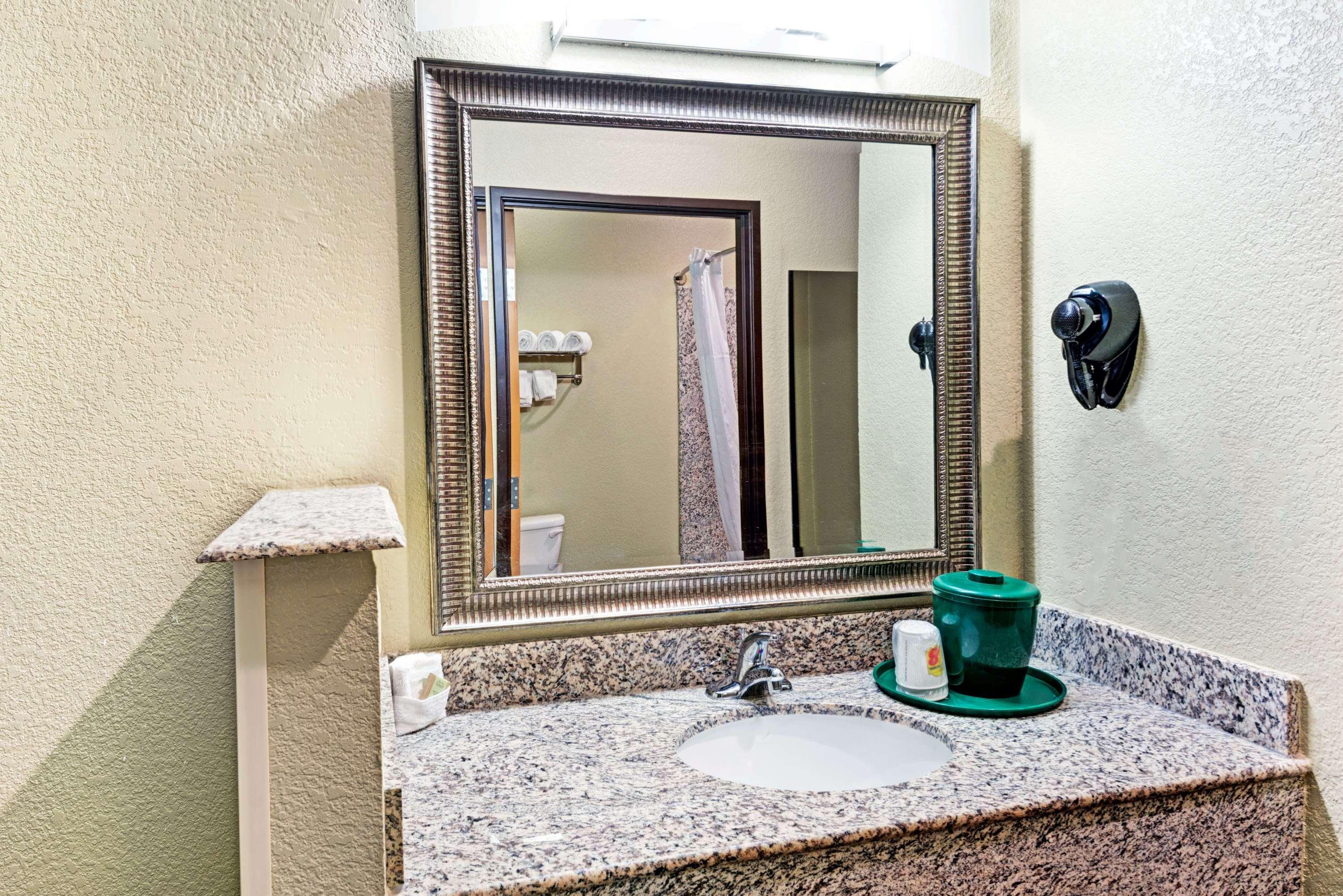 Super 8 By Wyndham San Antonio/Alamodome Area Ξενοδοχείο Εξωτερικό φωτογραφία