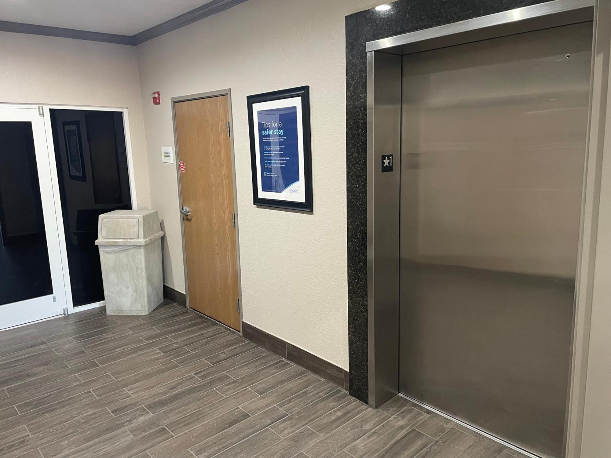 Super 8 By Wyndham San Antonio/Alamodome Area Ξενοδοχείο Εξωτερικό φωτογραφία